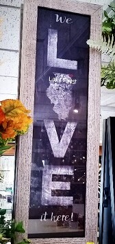 Lake Forest "Love" Sign